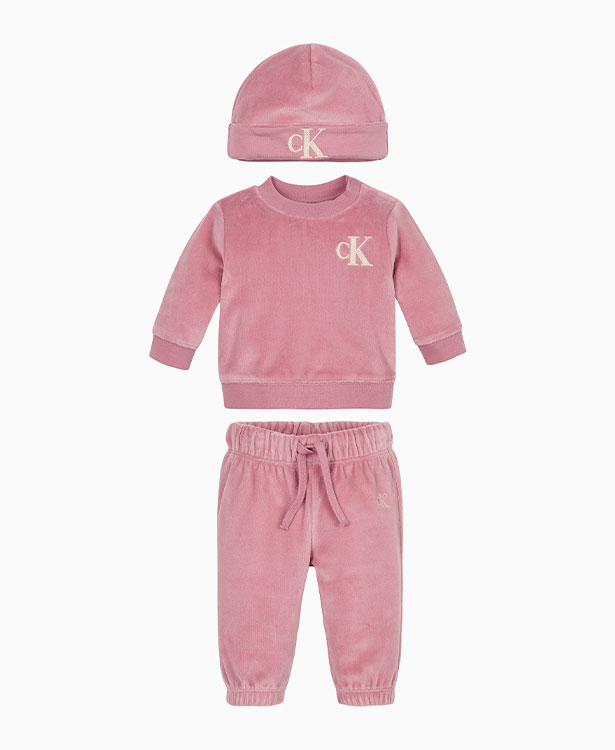 <p style="text-align: left;"><a href="/baby-velvet-sweatsuit-gift-set-foxglove-in0in00100bvcp" style="color: #000000; text-decoration: none;">Velvet Sweat-suit Gift Set</a></span>