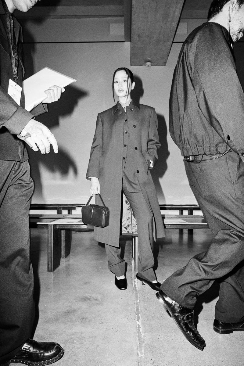 <p style="line-height: 20px; text-align: left;"><span style="font-family: 'Klein Web 55 Regular'; color: #ffffff; font-size: 14px; letter-spacing: 0.3px;">Tu Tontawan</span></p>