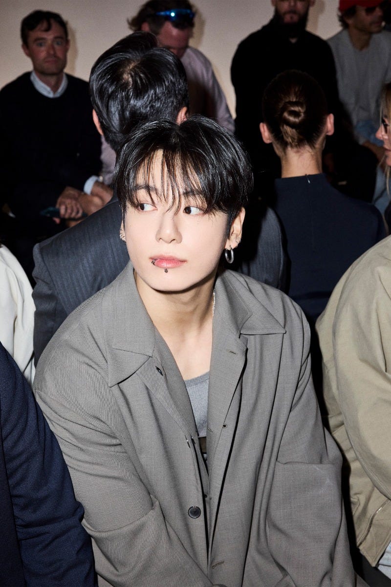 <p style="line-height: 20px; text-align: left;"><span style="font-family: 'Klein Web 55 Regular'; color: #ffffff; font-size: 14px; letter-spacing: 0.3px;">Jung Kook</span></p>