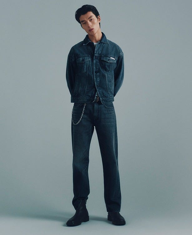 <p style="line-height: 24px; text-align: left; padding-left: 0px;"> <span style="font-family: 'Klein Web 45 Light'; color: #ffffff; font-size: 22px; letter-spacing: 0.5px;">The <Br>Denim Icon</span></p>