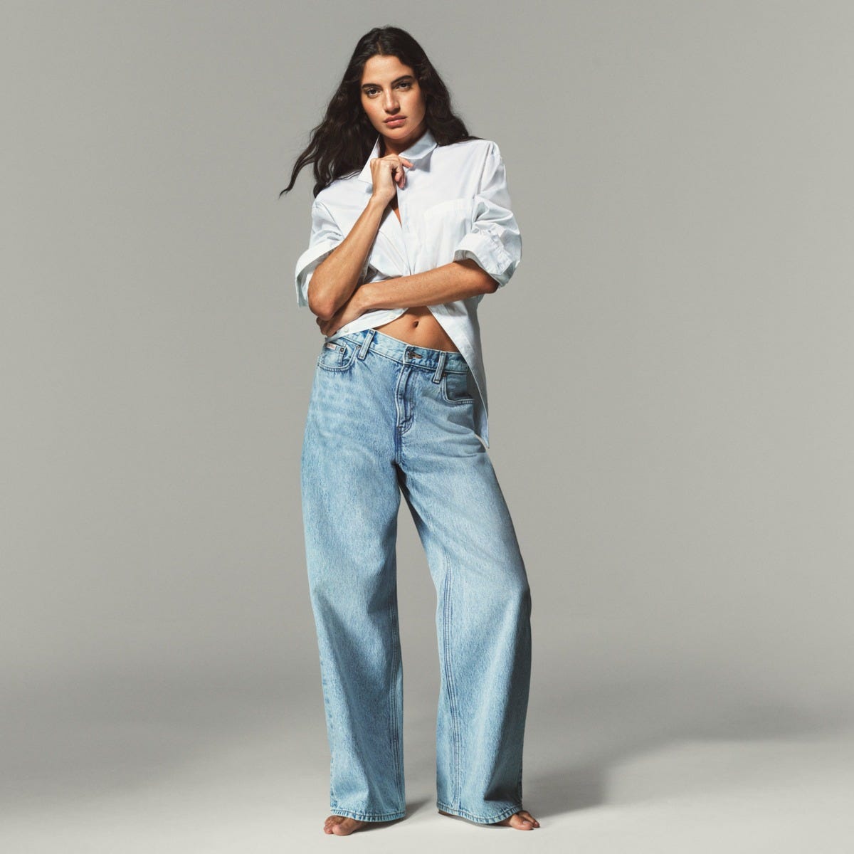 <p style="line-height: 24px; text-align: left; padding-left: 0px;"> <span style="font-family: 'Klein Web 45 Light'; color: #ffffff; font-size: 22px; letter-spacing: 0.5px;">The Baggy <br>Denim Fit</span></p>